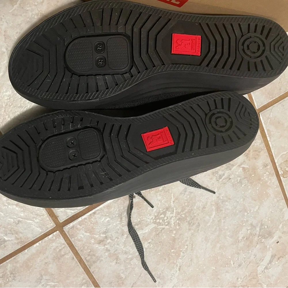 Chrome clip in sneakers - Picture 4 of 5